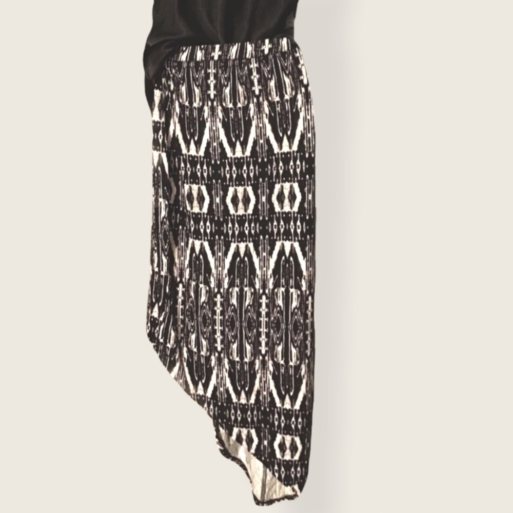 NWT Xhilaration Sexy High Low Black & White Printed Long Skirt that a Point.